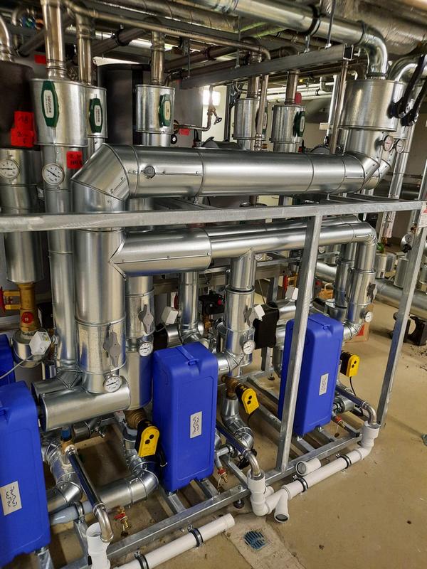 Trinkwassererwärmungsanlagen ThermoLegio mit systemintegrierter Vollstromdesinfektion des Trinkwasserers und des Zirkulationswassers.