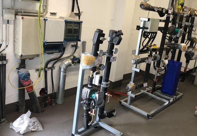Warmwasserbeitung als Durchflusssystem mit einer Leistung von 130kW.