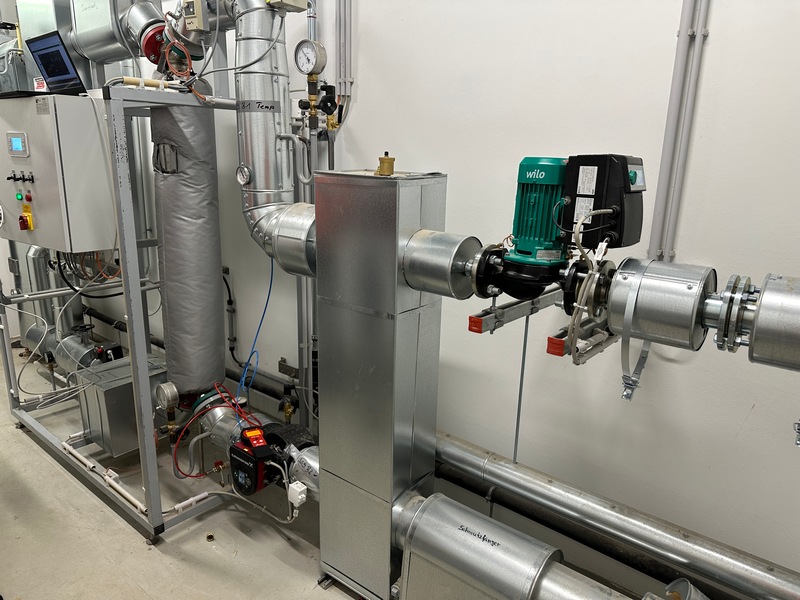 Dampfübergabestationen im Leistungsbereich von 75kW - 700kW mit
Rohrbündelwärmeübertragern